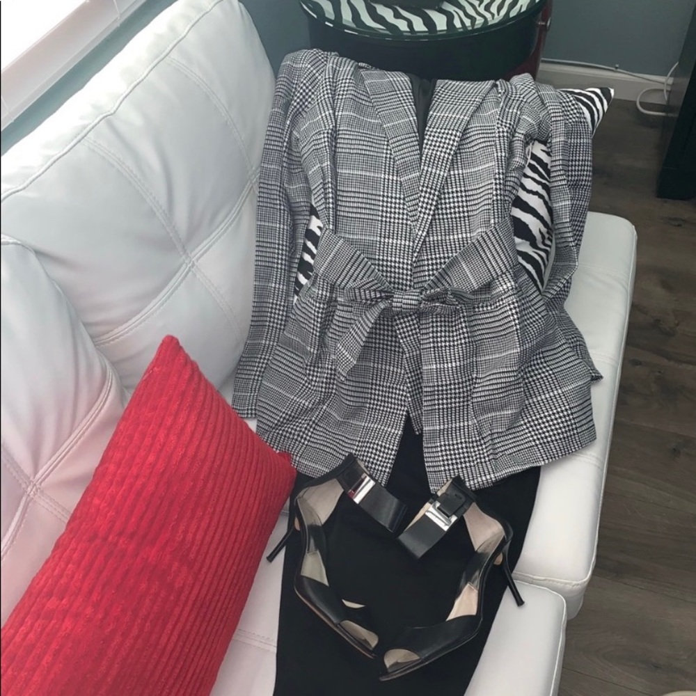 LAST ONE 💕Black and white plaid blazer with lapel - Picture 3 of 3